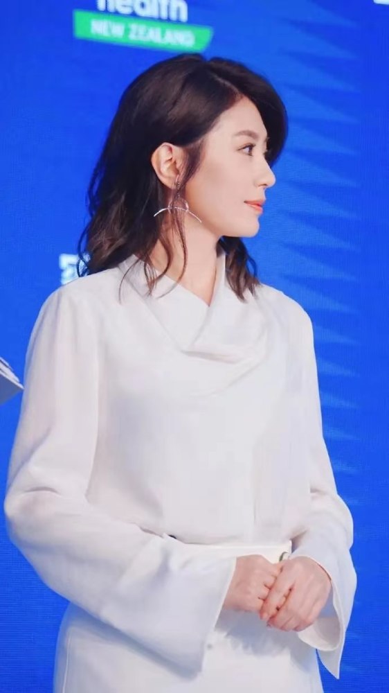 賈靜雯最新發(fā)型圖片，時(shí)尚變遷與個(gè)人觀點(diǎn)解析