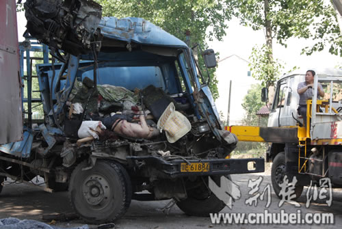宜昌車禍新聞更新，應(yīng)對車禍?zhǔn)录牟襟E指南（適用于初學(xué)者與進(jìn)階用戶）