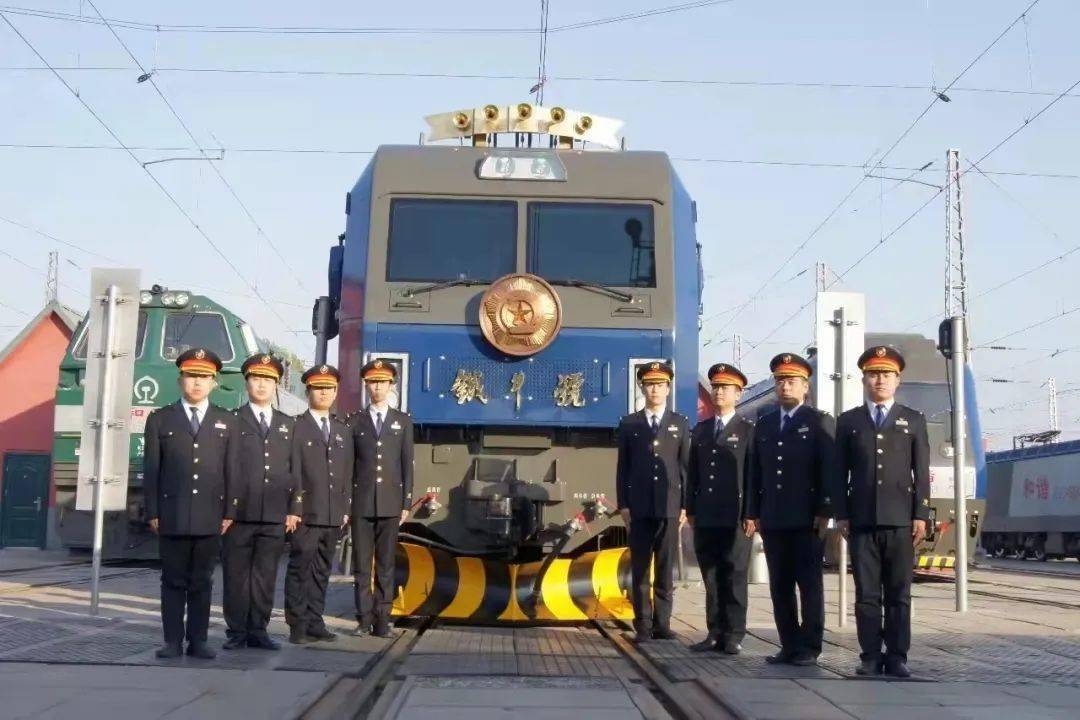 哈局機(jī)車最新配屬揭秘，溫馨之旅啟程