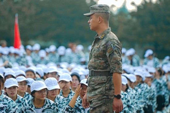 最新軍旅歌曲2024，軍歌嘹亮，情義永恒