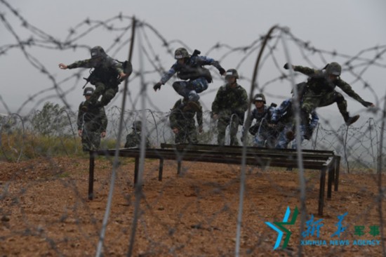 大學(xué)最新野戰(zhàn)圖片揭秘，小巷深處的獨(dú)特風(fēng)情魅力展示