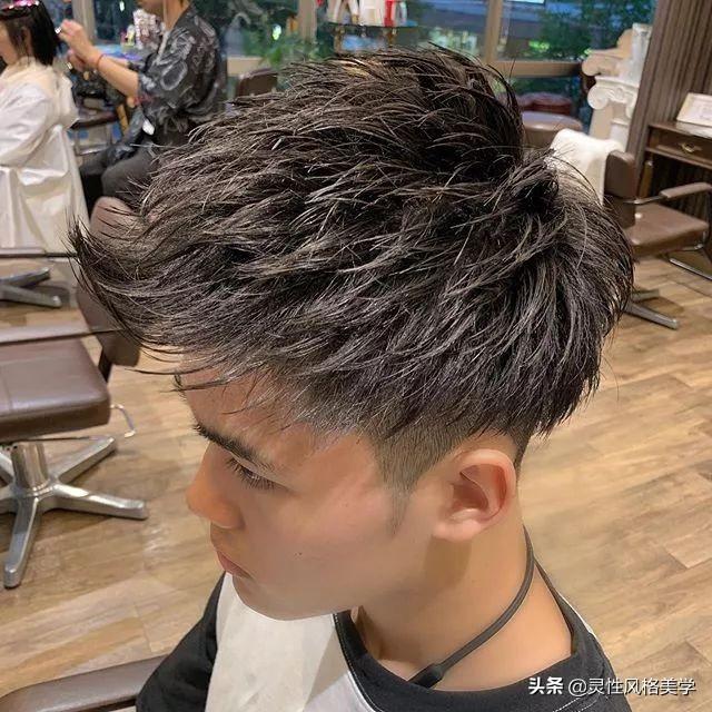 男性最新發(fā)型，心靈與自然的時(shí)尚之旅