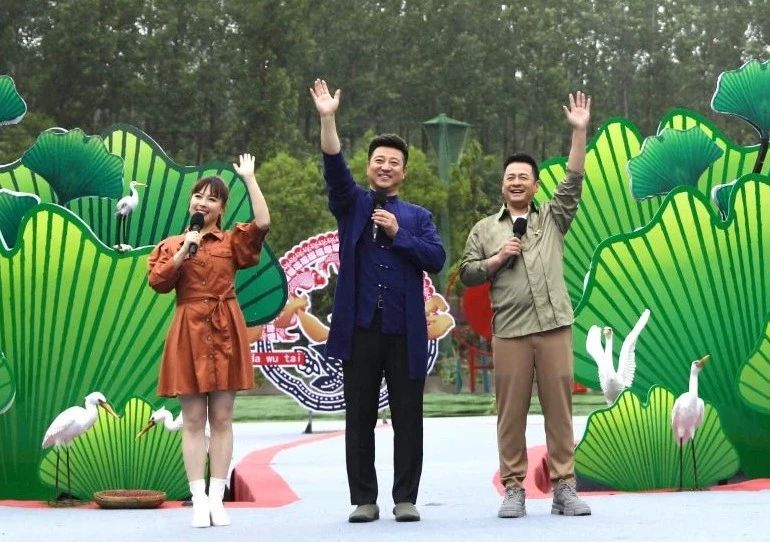 新浪最新消息，友情與家庭的溫馨日常時刻