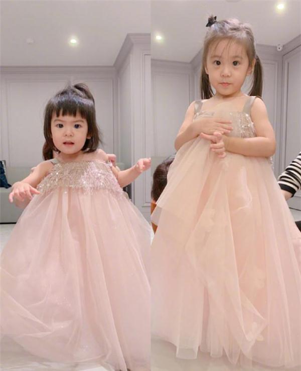 賈靜雯布布最新照片,賈靜雯布布最新照片，時光中的優(yōu)雅女神