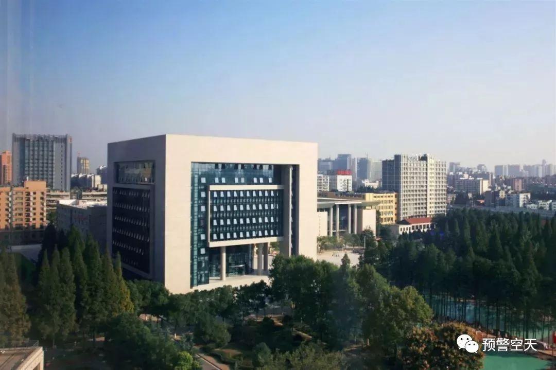 空軍預(yù)警學(xué)院最新動態(tài)與小巷深處的獨(dú)特風(fēng)景揭秘