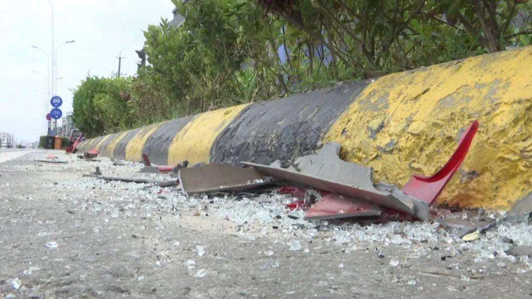 江蘇海門最新車禍?zhǔn)录疃确治雠c個人觀點(diǎn)標(biāo)題建議，江蘇海門車禍?zhǔn)录钚逻M(jìn)展及深度分析觀察。