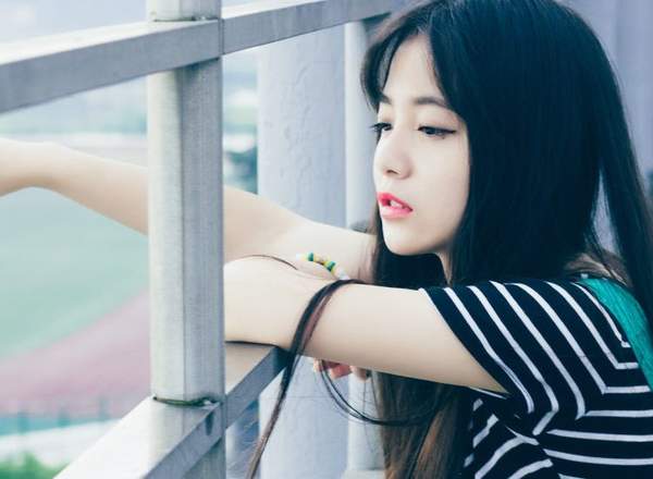 韓珺瑤段允安最新章節(jié),韓珺瑤段允安最新章節(jié)，小巷中的隱秘美味