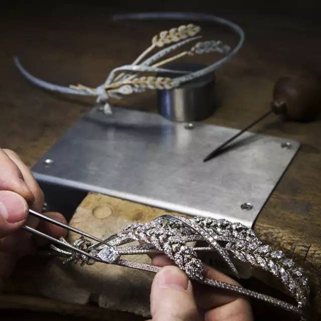 首飾最新技術(shù)，友情的溫馨陪伴與故事