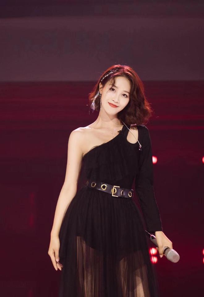 藍(lán)盈瑩最新動(dòng)態(tài)，演技與公眾形象的閃耀碰撞