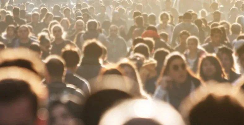 最新疫情復(fù)陽背景下，變化中的學(xué)習(xí)與自信成就的力量鑄就新篇章