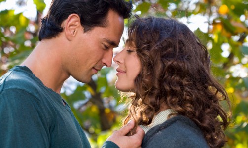 時(shí)代變遷下的新型親吻，情感表達(dá)的新方式