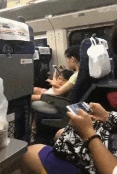 最新地鐵男必備神器，高科技伴侶引領(lǐng)未來出行風潮