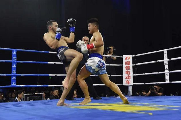 位寧輝最新比賽視頻，小巷深處的格斗與美食奇遇