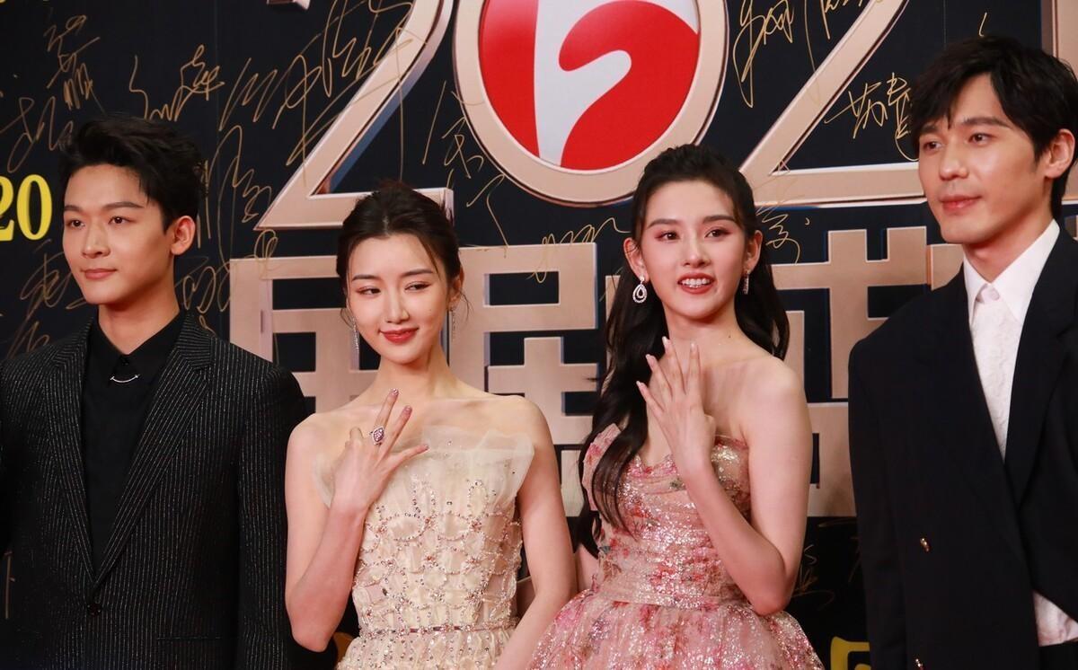 從陰影走向星光，自信力量引領(lǐng)下的黑皮膚女明星成長之路