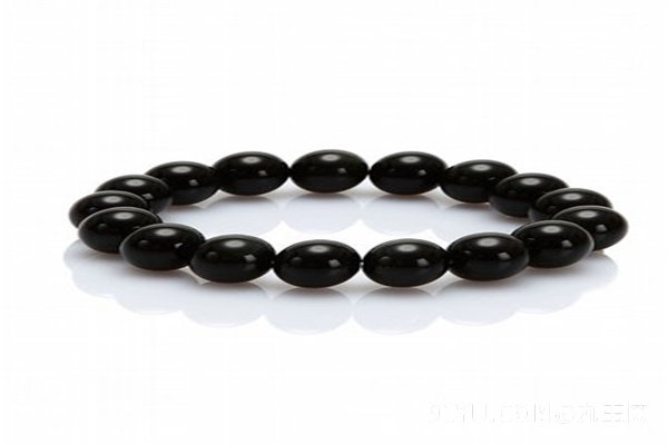 黑曜石價格之謎，友情與陪伴的溫馨故事