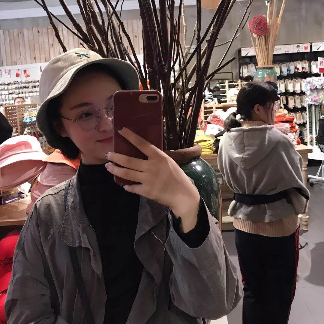 賀微演員，演藝之路的璀璨之星