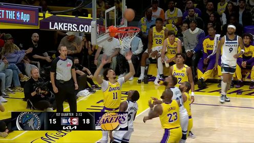 詹姆斯首場比賽錄像回放，變化、自信與成就感的啟示之旅