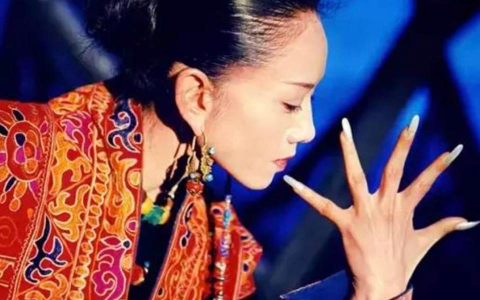 楊麗萍最新近照曝光，如何獲取并評(píng)價(jià)舞蹈巨星的最新照片？