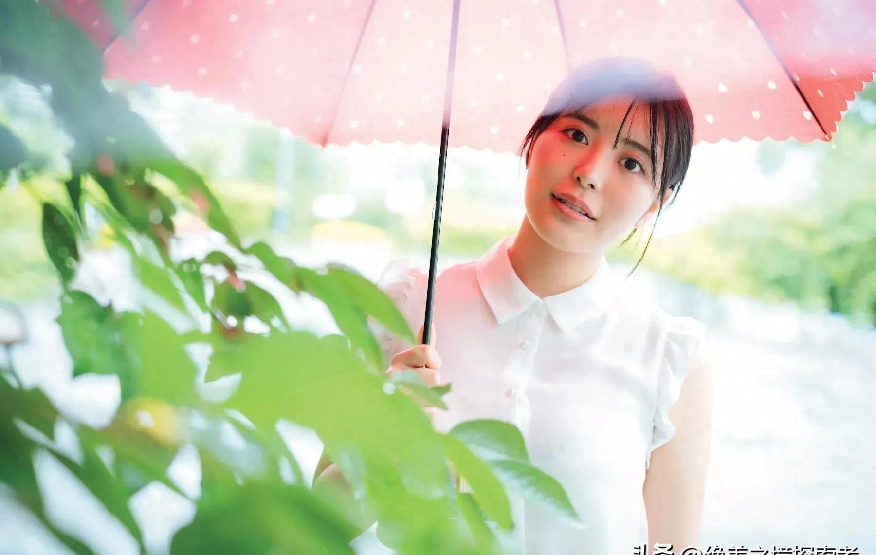 科技新品重塑時尚舞臺，模特泳裝比賽體驗未來魅力之旅