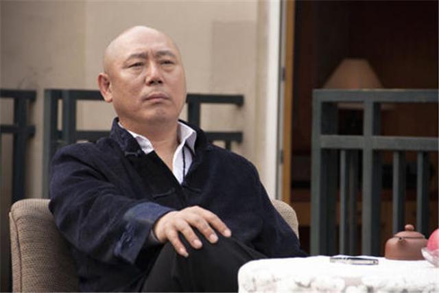 李成儒，從舞臺(tái)到熒屏的自信蛻變與成就感滿滿之路