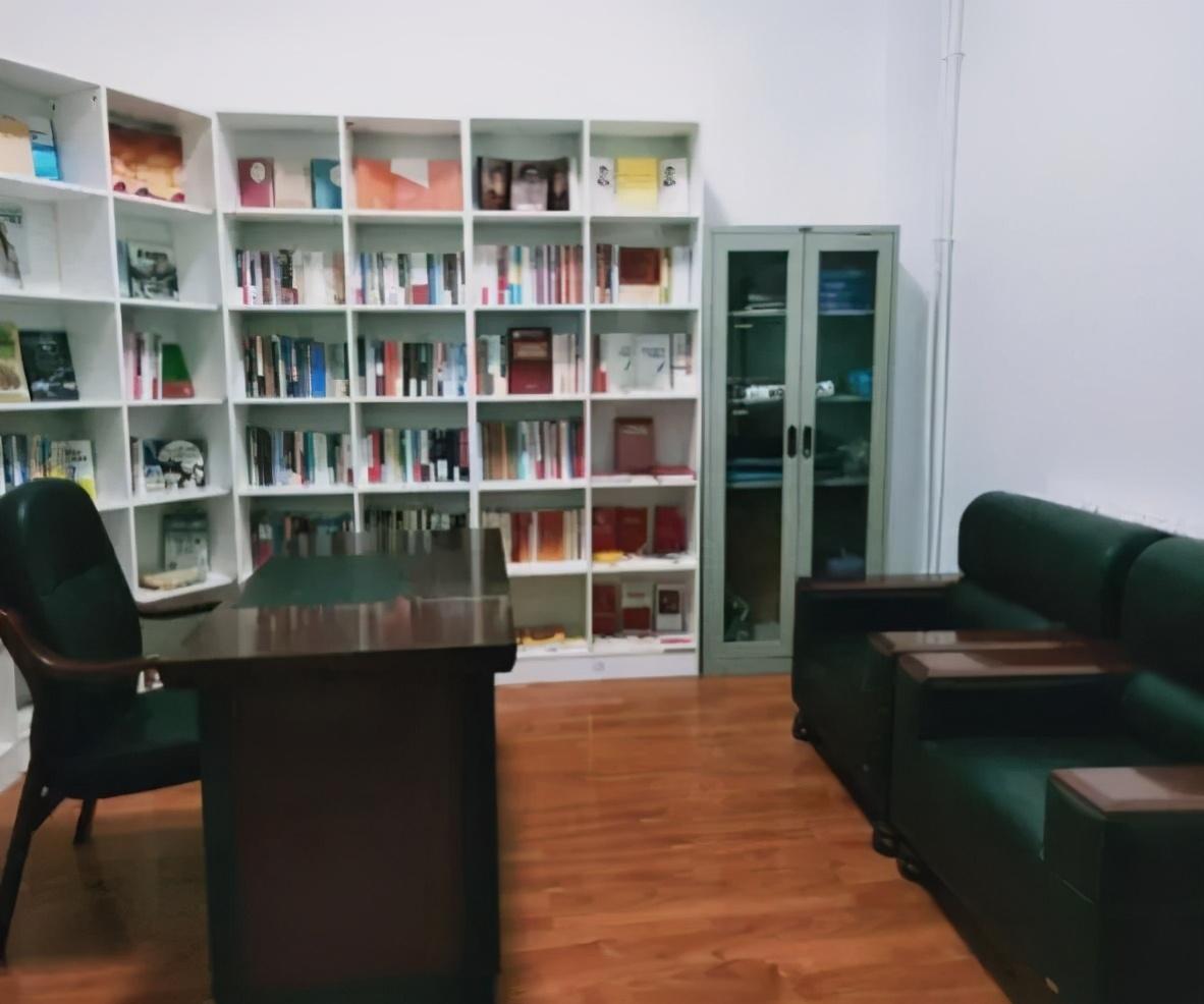 時(shí)代進(jìn)步與農(nóng)業(yè)創(chuàng)新，2016年新款花椒收割機(jī)亮相