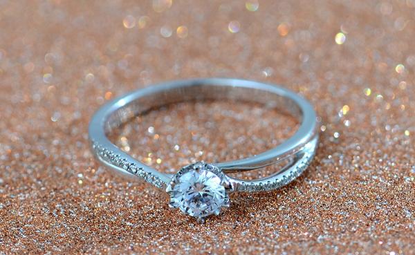 小巷深處的珠寶秘境之旅，探尋結(jié)婚鉆戒的價格