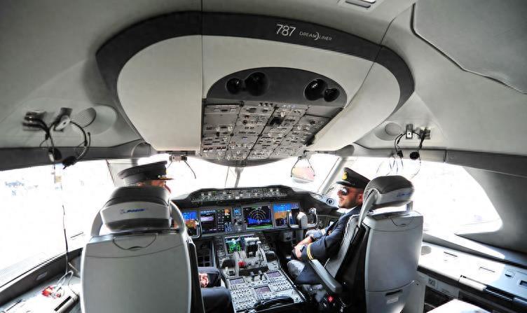 2013年飛機最新報價深度探討，以當年市場為例