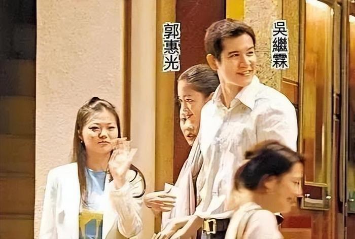 豪門(mén)寵愛(ài)，甜蜜婚姻的成長(zhǎng)勵(lì)志之旅