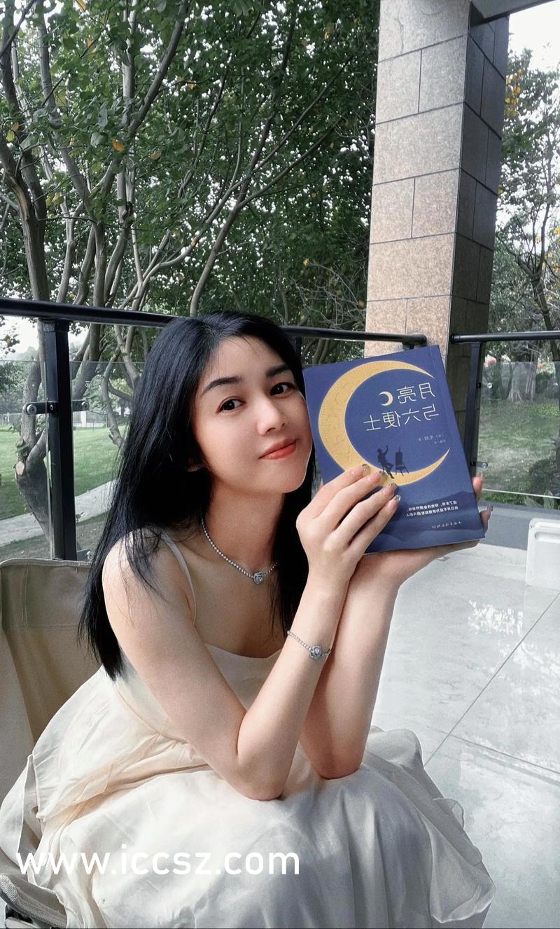 科技與藝術(shù)交融，動(dòng)漫美女脫光衣服的全新體驗(yàn)