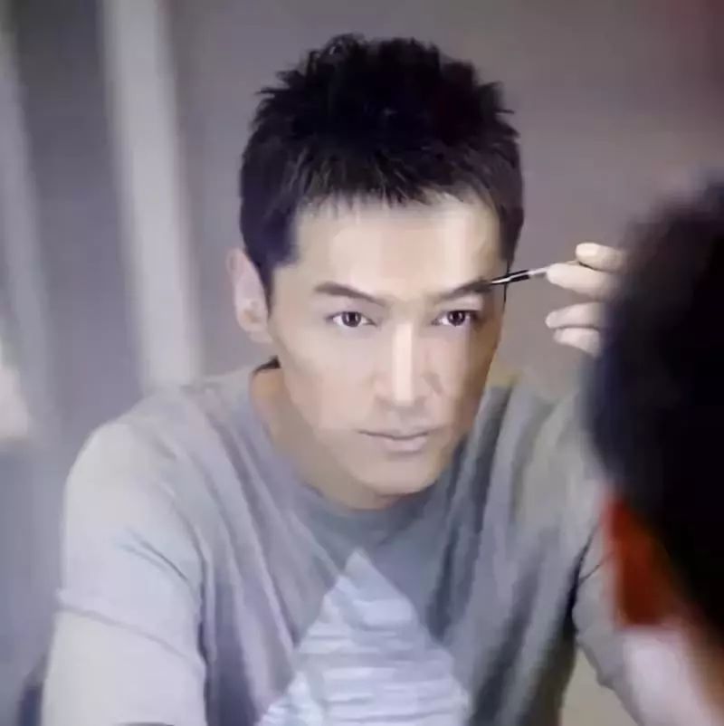 男明星與同性戀話題，理解與尊重的步驟指南