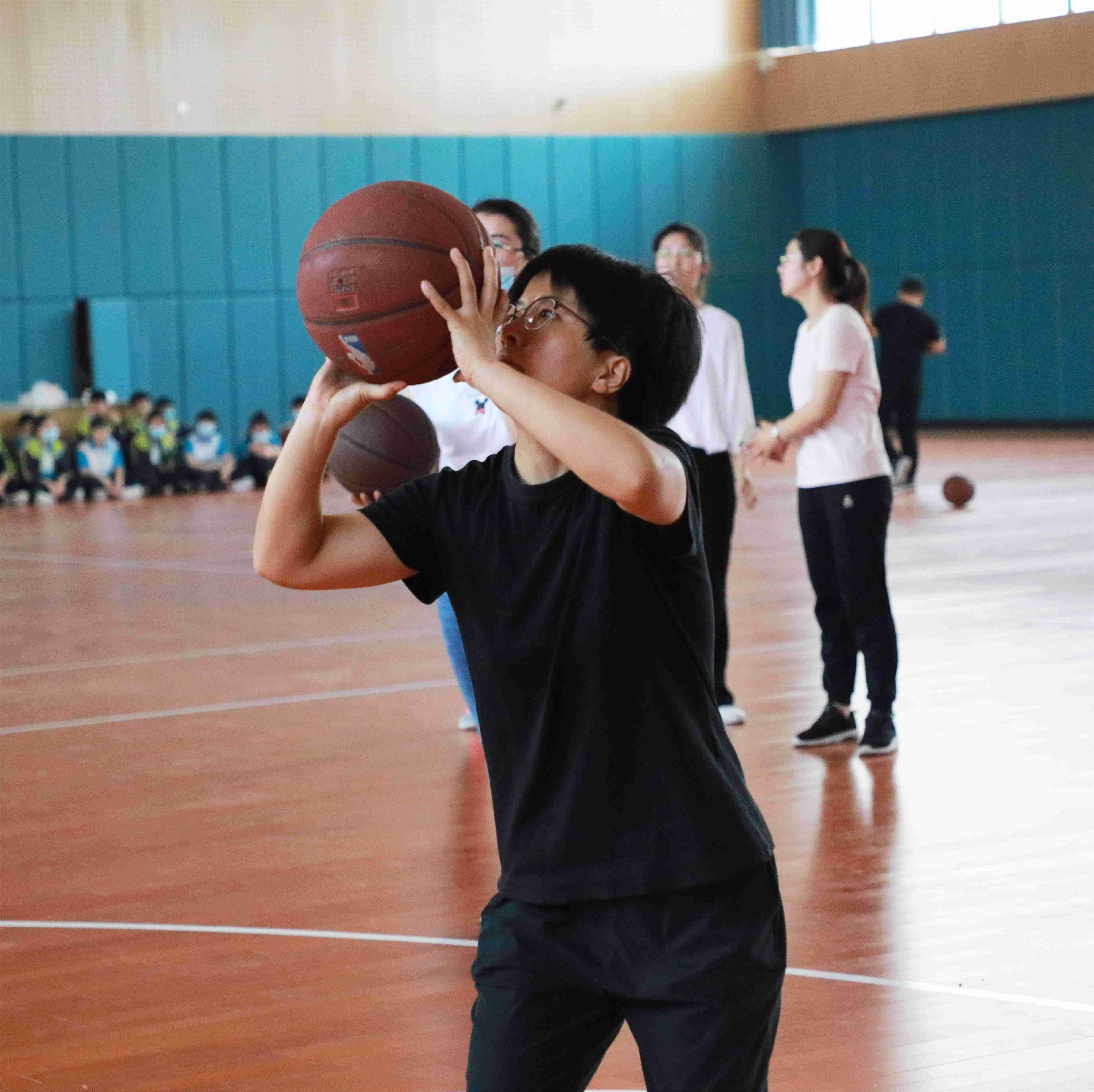 個人投籃比賽，班級競技風(fēng)采展示