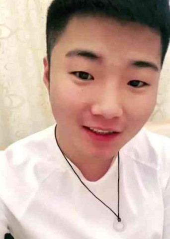 白小白最新時尚活力照片曝光，捕捉魅力瞬間