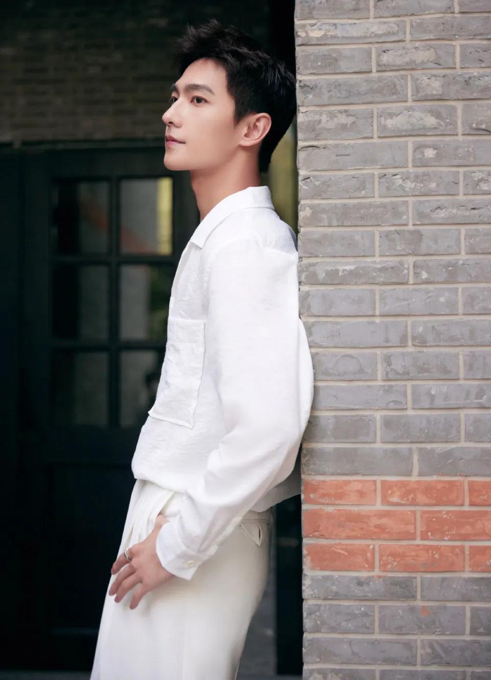 時(shí)尚套裝，自信與成就感的完美融合圖片展示