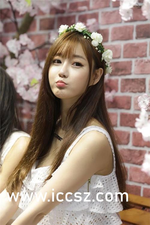 探索時(shí)尚界的璀璨新星，Jenny佳妮的最新動(dòng)態(tài)與風(fēng)采