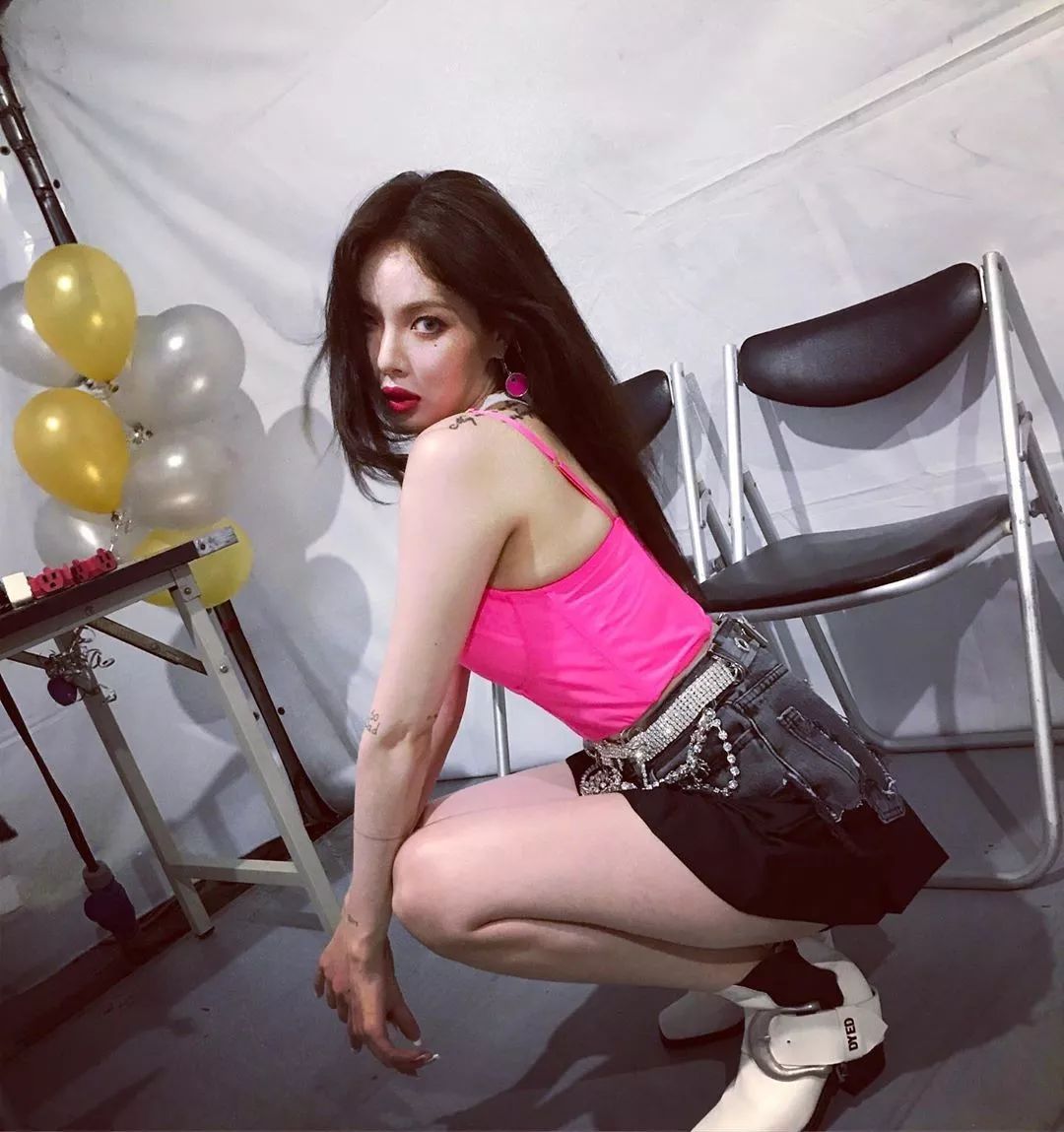 泫雅擁抱自然，尋找內(nèi)心寧靜之旅的最新動態(tài)