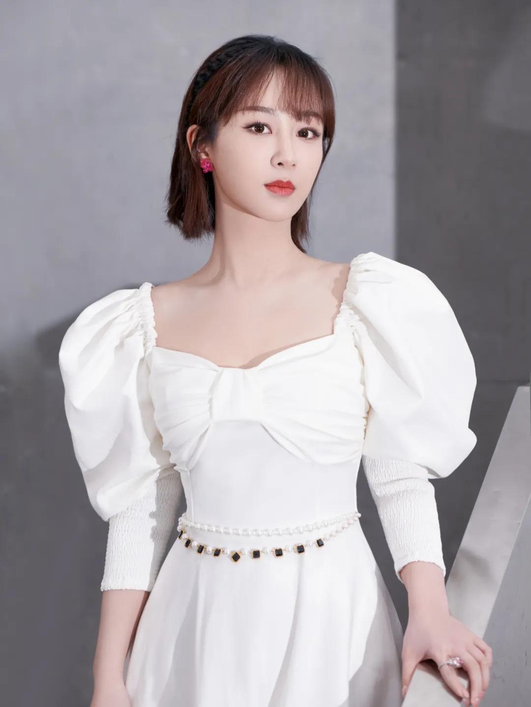 楊紫短發(fā)新潮流，時(shí)尚造型指南與打造技巧