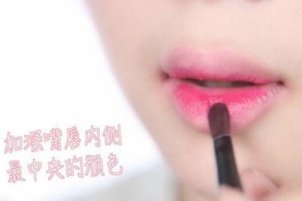 最新口紅涂法教程，輕松打造完美唇妝技巧