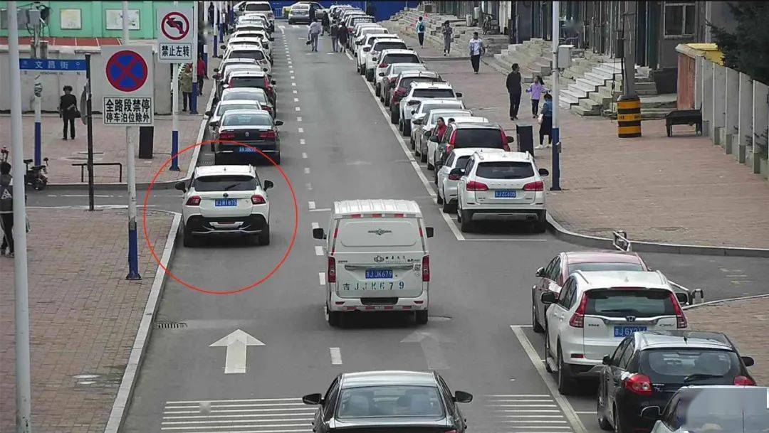 最新交通違法現(xiàn)象，如何看待與處理的問題探討