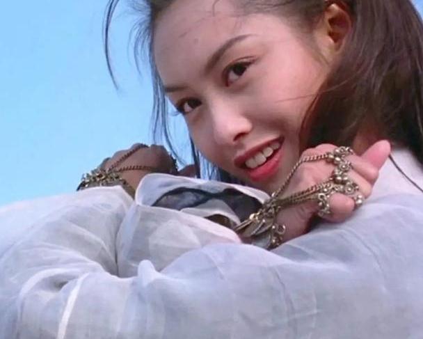 朱茵2025最新照片，公眾視角下的觀點(diǎn)碰撞與個(gè)人立場(chǎng)展現(xiàn)