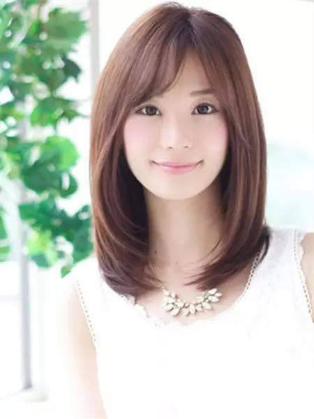 從入門(mén)到精通，2025最新短直發(fā)發(fā)型指南，引領(lǐng)時(shí)尚風(fēng)潮！