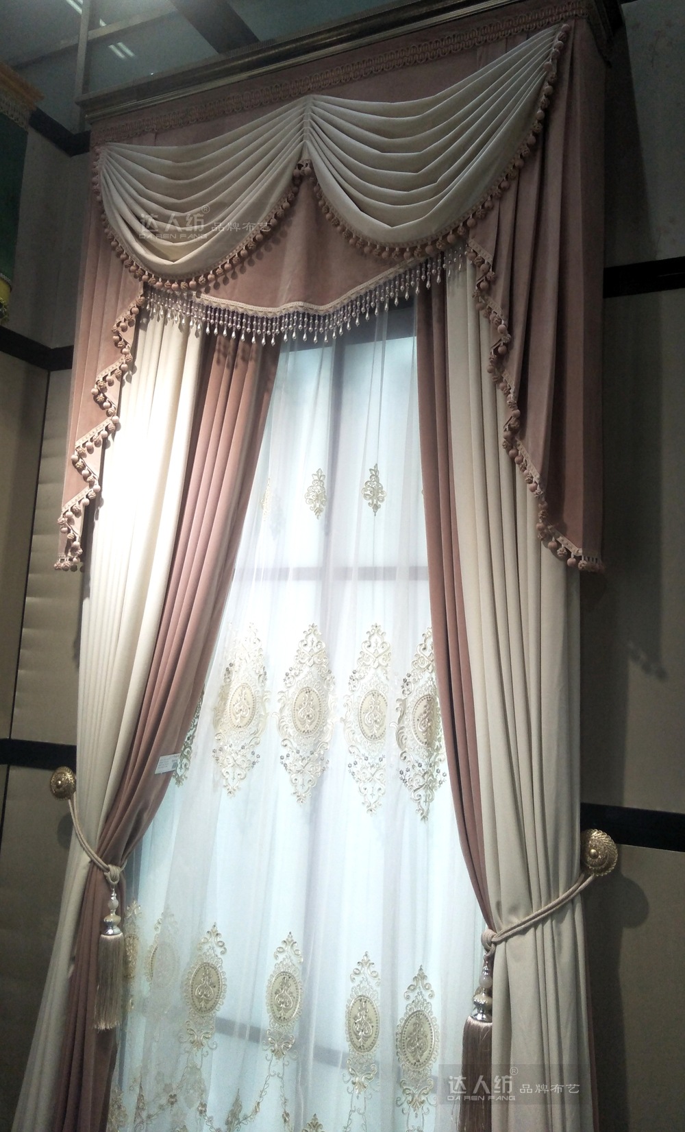 最新窗?？钍綀D片，時(shí)尚與歷史的完美交融