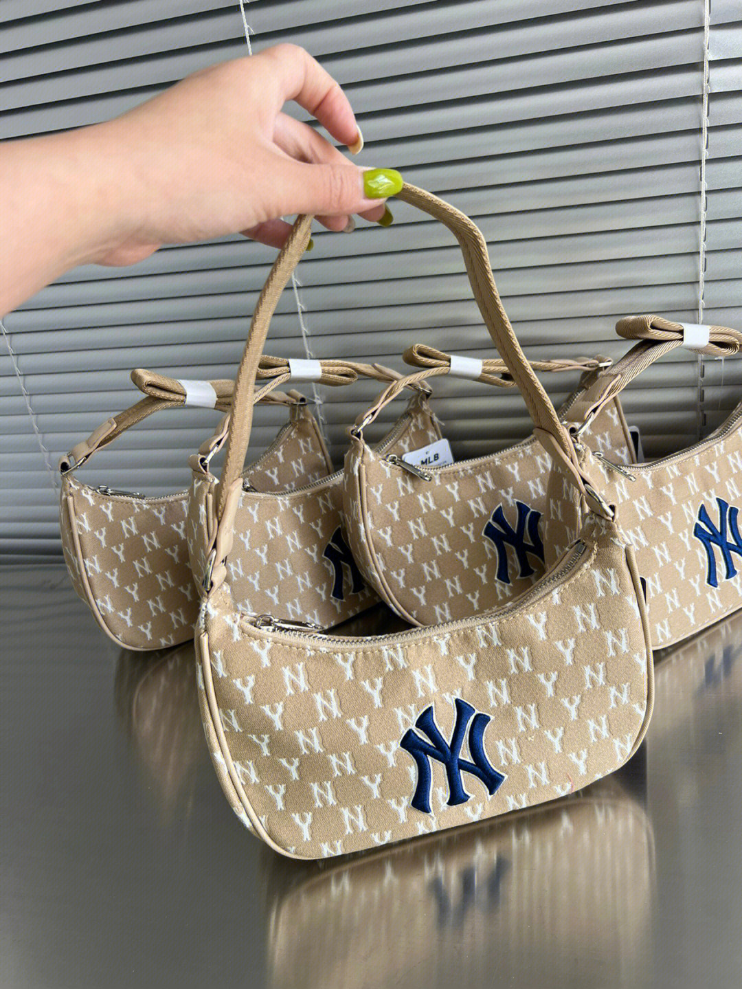 MLB包最新潮流，科技重塑時(shí)尚，完美融合功能與美觀