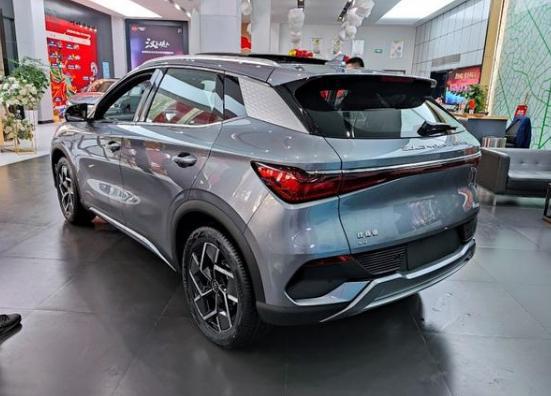 比亞迪電車最新動(dòng)態(tài)引領(lǐng)行業(yè)革新風(fēng)暴！