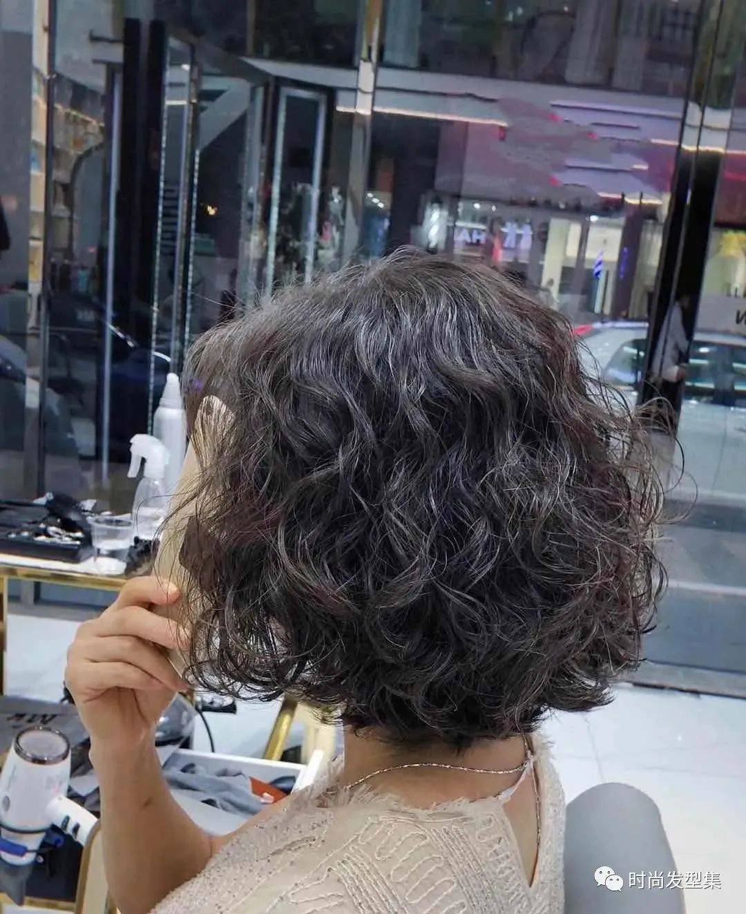 時(shí)尚潮流新選擇，最新造型燙燙發(fā)引領(lǐng)潮流風(fēng)向標(biāo)