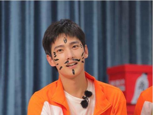 王鶴棣最新商務(wù)，展現(xiàn)變化的力量與自信成長(zhǎng)的旅程