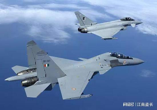 科技與力量之典范，最新型重型戰(zhàn)機重磅登場