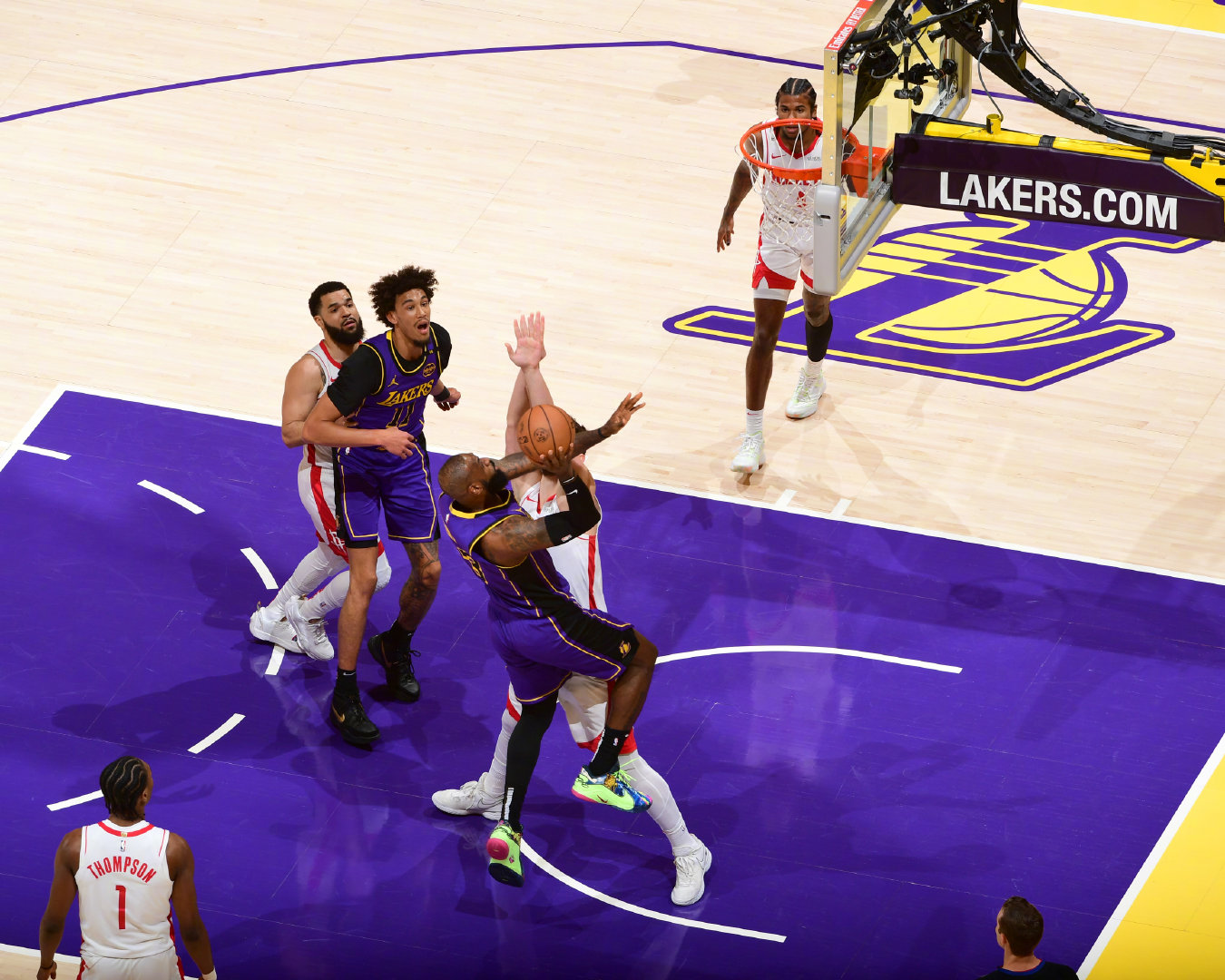 湖人火箭精彩集錦，科技巨獻(xiàn)，前所未有的籃球盛宴體驗(yàn)