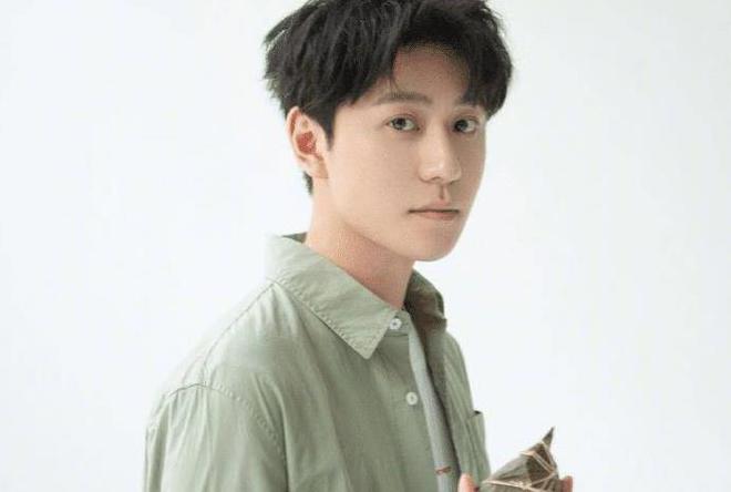 秦俊杰最新戀情曝光，情感新動(dòng)向揭秘！