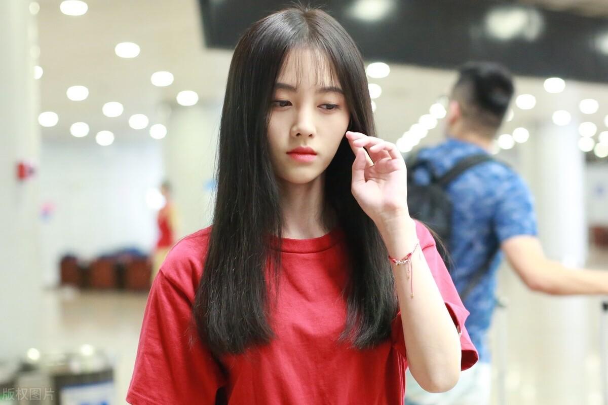 鞠婧祎最新采訪揭秘，星光下的真實自我探索